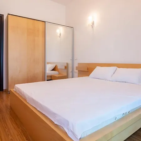 Gala Aparthotel 3*